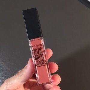 Maybelline vivid matte liquid no. 10 nude flush